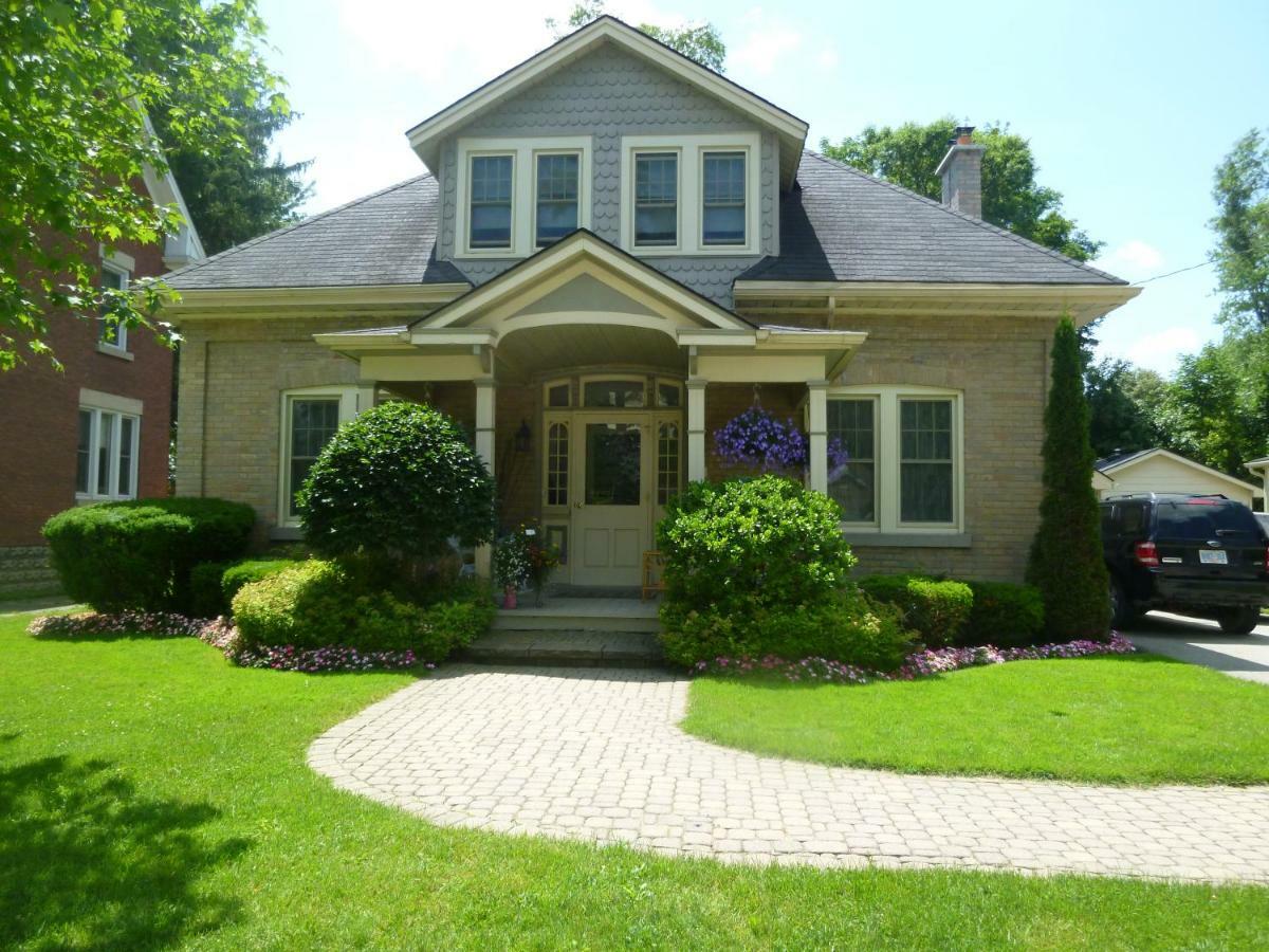 Cottage On Caledonia Bed & Breakfast Stratford Exterior photo